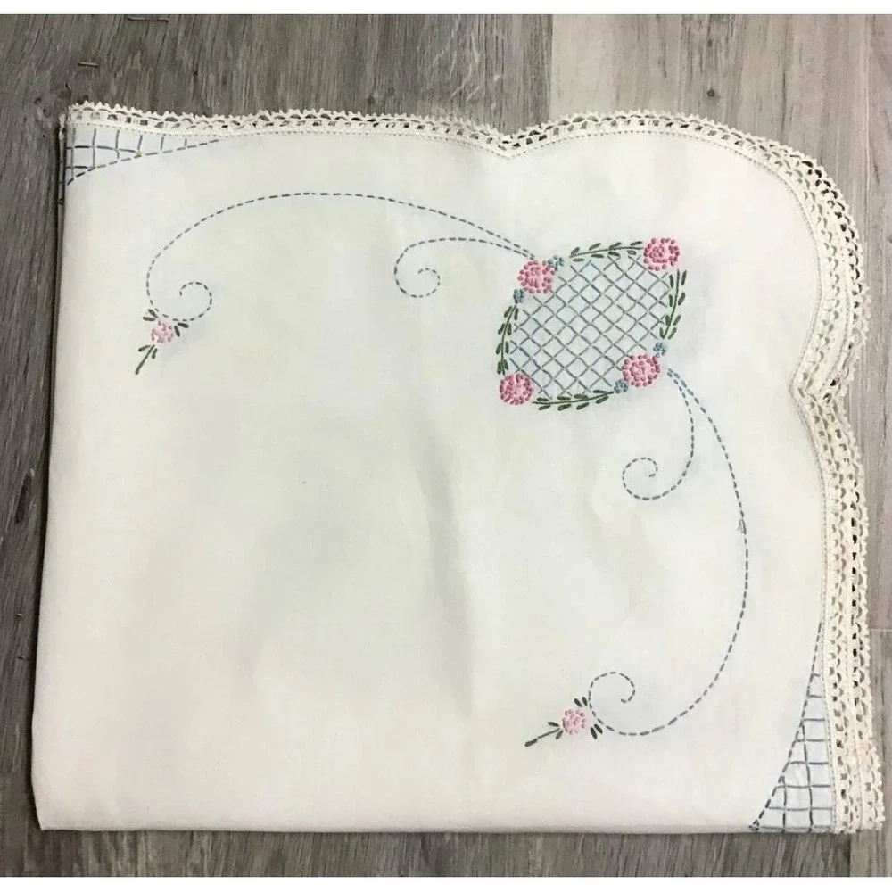 VTG Hand Embroidered Floral Tablecloths 3pc Lace Scalloped Edge Cottage 34 x 34